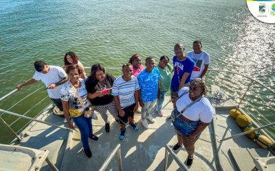 Recorridos en catamarán por la bahía de Buenaventura impulsan la educación ambiental sobre manejo de residuos sólidos