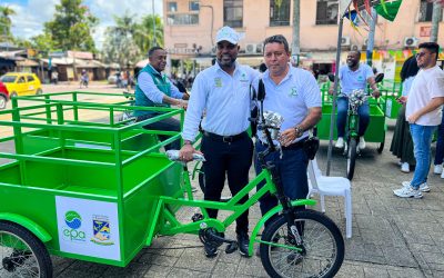 EPA Buenaventura entrega 15 triciclos a recuperadores de oficio para fortalecer la gestión ambiental urbana